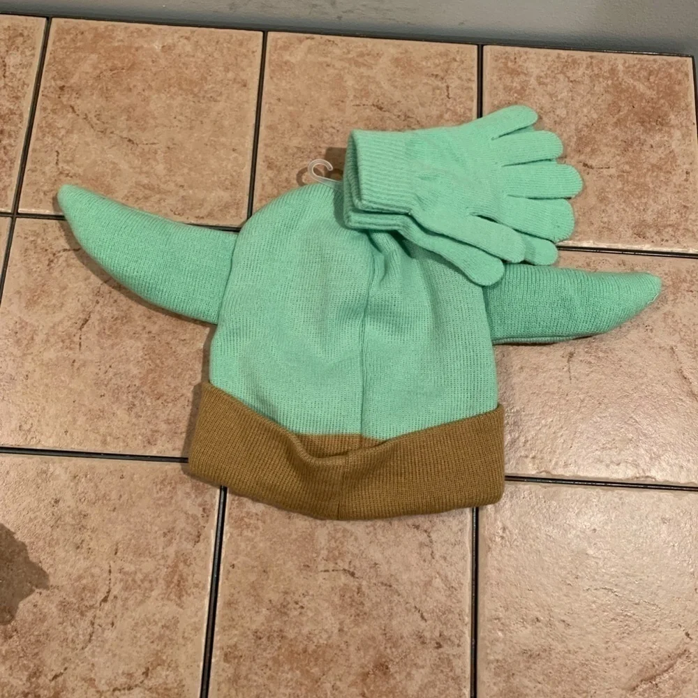 Star Wars Mandalorian Grogu Knit Hat and Gloves NWT